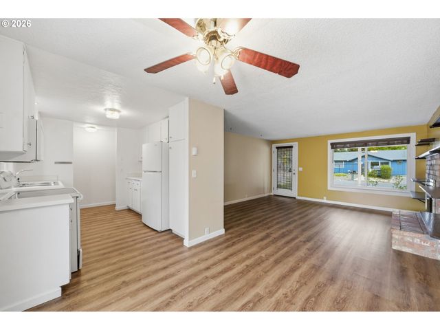 2690 CARBONA St, Eugene, OR 97404