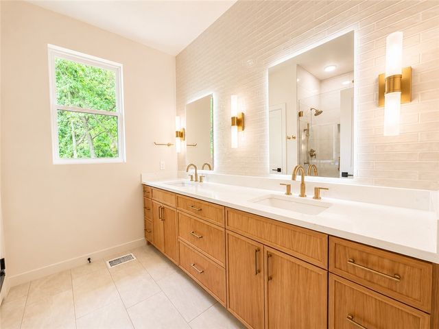 2 Uist Circle, Bella Vista, AR 72715