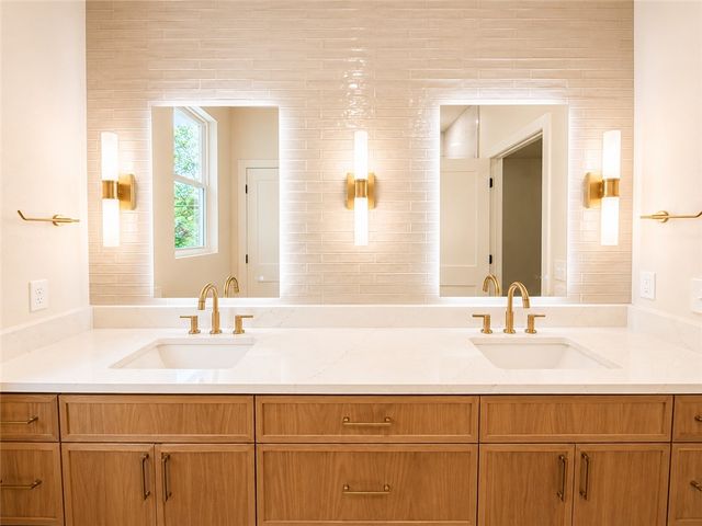 2 Uist Circle, Bella Vista, AR 72715