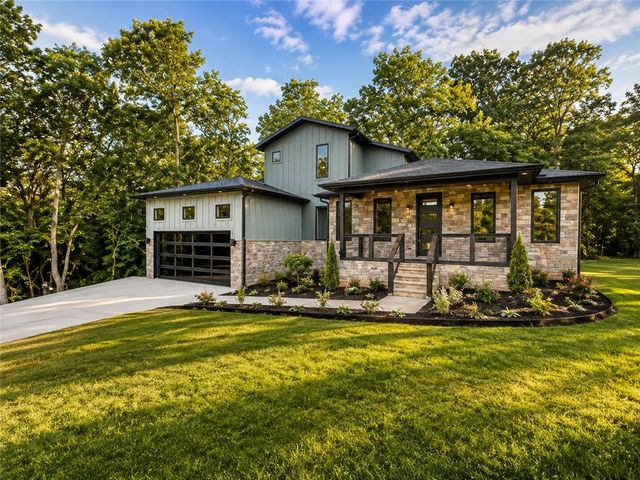 2 Uist Circle, Bella Vista, AR 72715