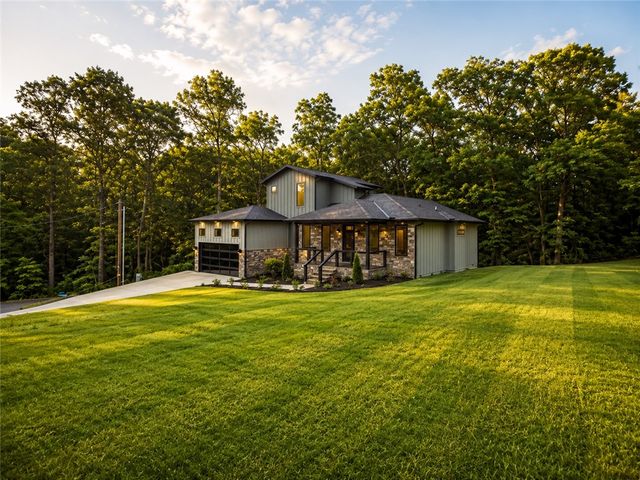 2 Uist Circle, Bella Vista, AR 72715