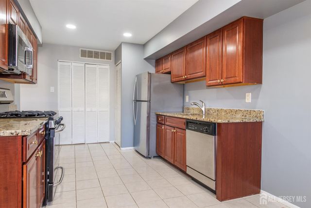 1614 Edison Glen Terrace, Edison, NJ 08837