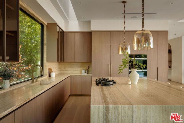 812 N Genesee Avenue, Los Angeles, CA 90046
