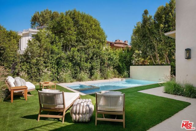 812 N Genesee Avenue, Los Angeles, CA 90046