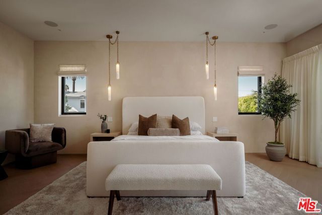 812 N Genesee Avenue, Los Angeles, CA 90046