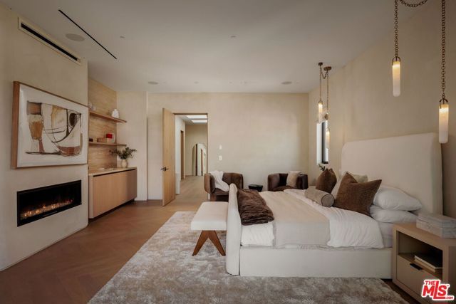 812 N Genesee Avenue, Los Angeles, CA 90046
