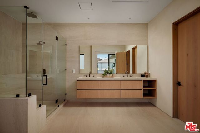 812 N Genesee Avenue, Los Angeles, CA 90046