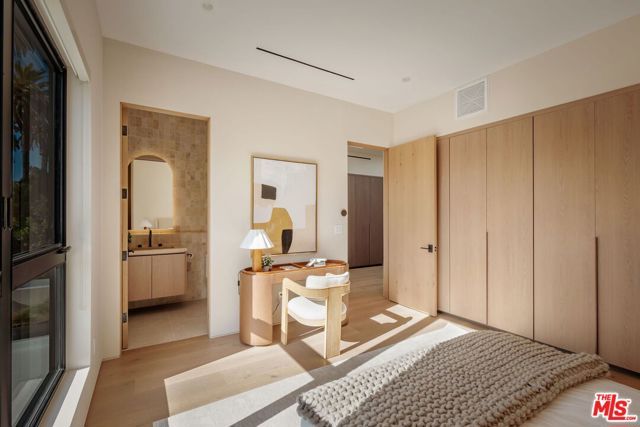 812 N Genesee Avenue, Los Angeles, CA 90046