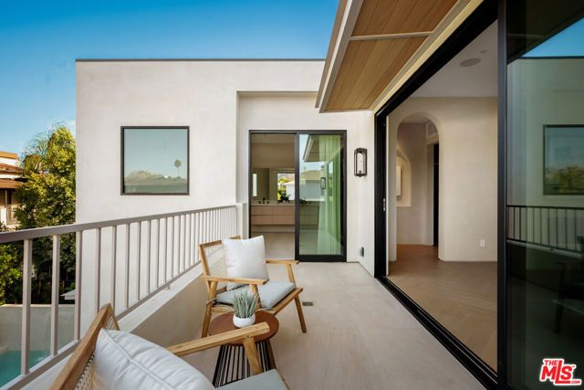 812 N Genesee Avenue, Los Angeles, CA 90046