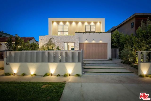 812 N Genesee Avenue, Los Angeles, CA 90046