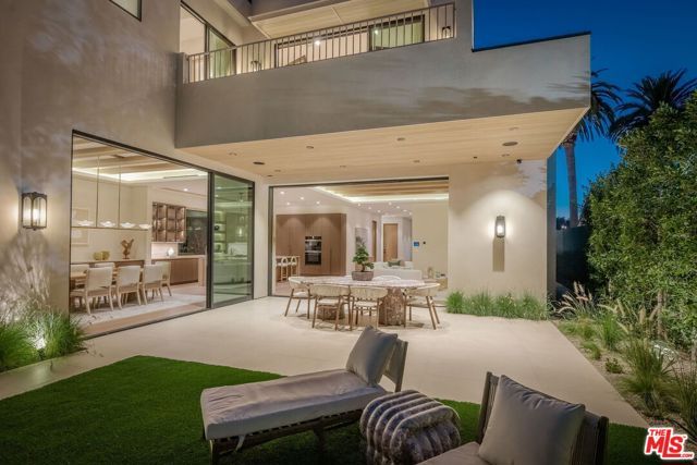 812 N Genesee Avenue, Los Angeles, CA 90046