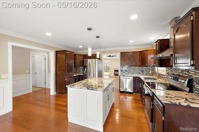 15948 Venice Avenue, Clinton Charter Township, MI 48035