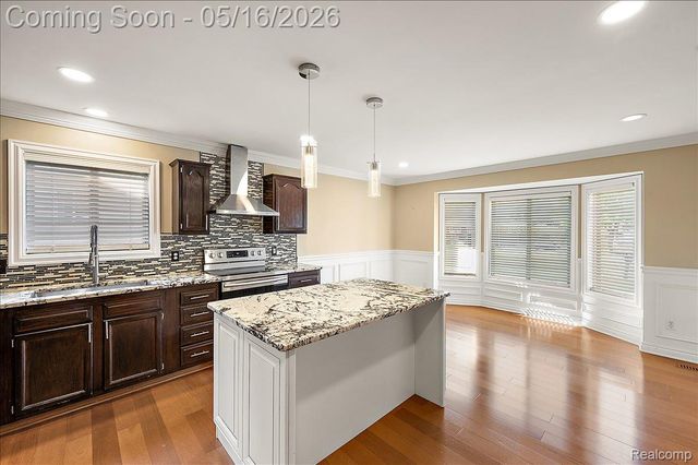 15948 Venice Avenue, Clinton Charter Township, MI 48035