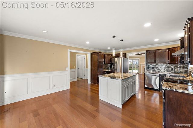 15948 Venice Avenue, Clinton Charter Township, MI 48035