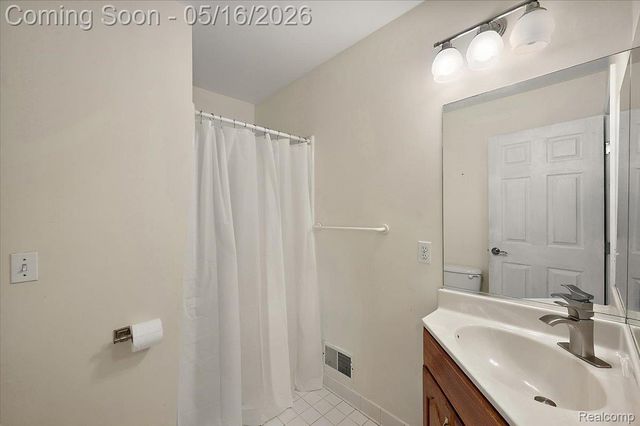 15948 Venice Avenue, Clinton Charter Township, MI 48035