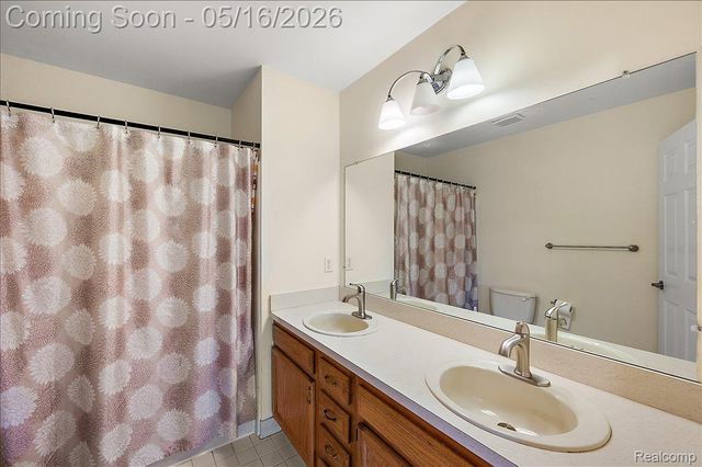 15948 Venice Avenue, Clinton Charter Township, MI 48035