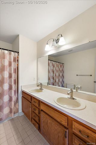 15948 Venice Avenue, Clinton Charter Township, MI 48035