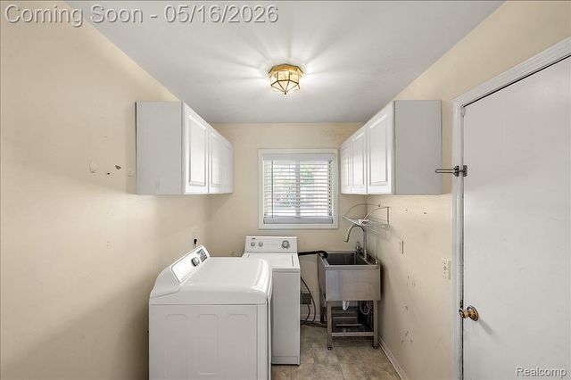 15948 Venice Avenue, Clinton Charter Township, MI 48035