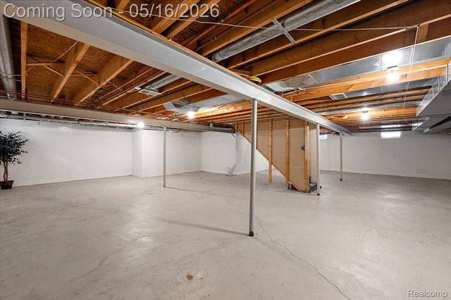 15948 Venice Avenue, Clinton Charter Township, MI 48035