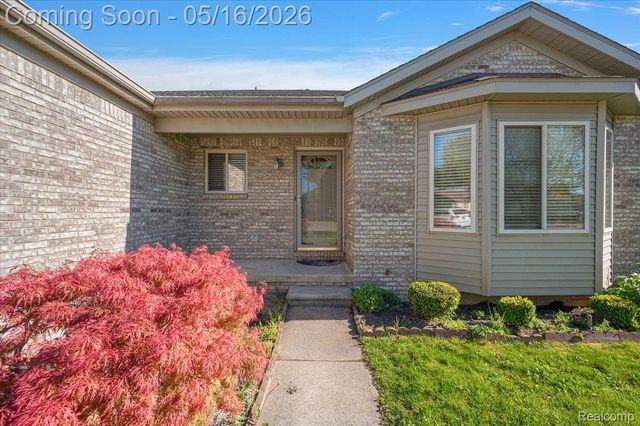 15948 Venice Avenue, Clinton Charter Township, MI 48035
