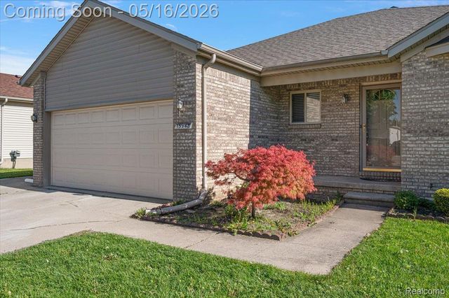 15948 Venice Avenue, Clinton Charter Township, MI 48035
