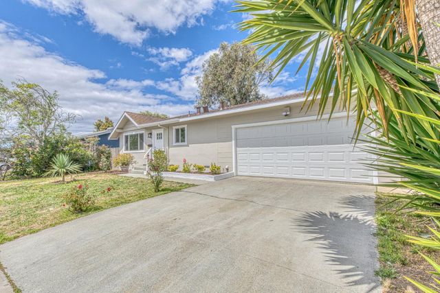 344 Pueblo Drive, Salinas, CA 93906