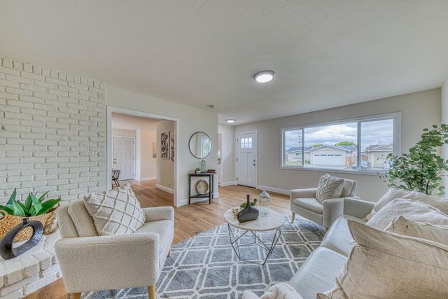 344 Pueblo Drive, Salinas, CA 93906