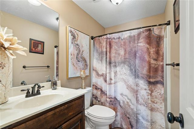 483 S 137th Place, Bonner Springs, KS 66012