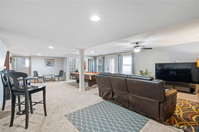 483 S 137th Place, Bonner Springs, KS 66012