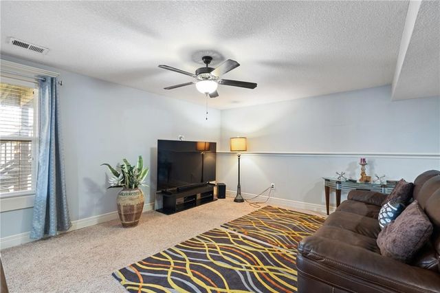 483 S 137th Place, Bonner Springs, KS 66012