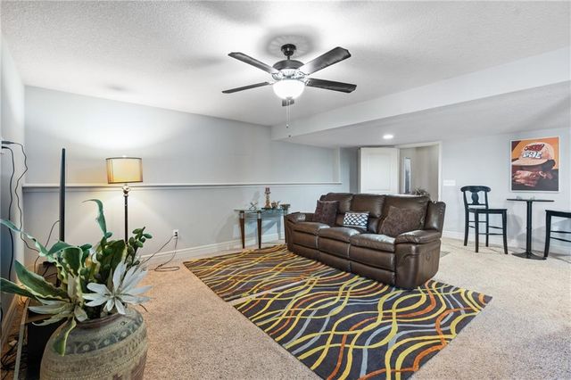 483 S 137th Place, Bonner Springs, KS 66012