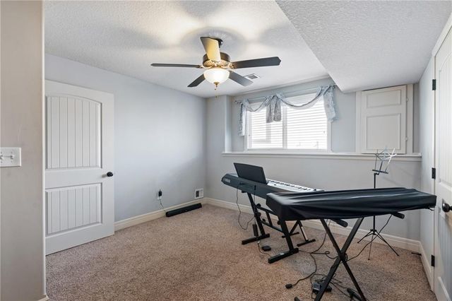 483 S 137th Place, Bonner Springs, KS 66012