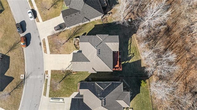 483 S 137th Place, Bonner Springs, KS 66012