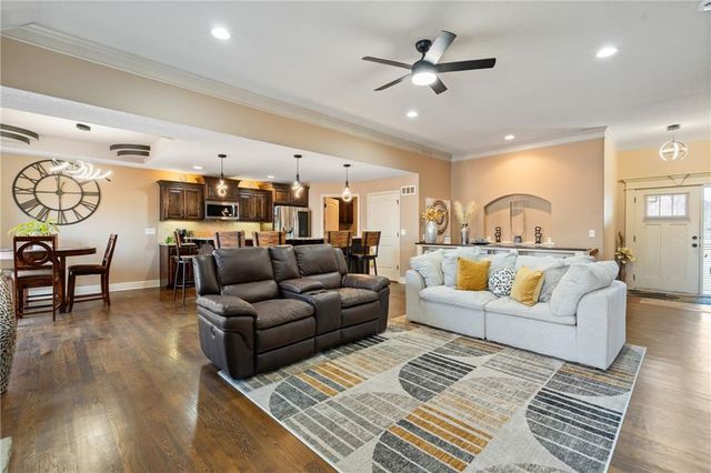 483 S 137th Place, Bonner Springs, KS 66012