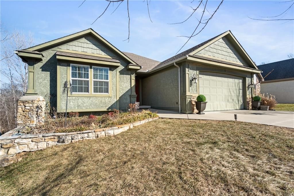 483 S 137th Place, Bonner Springs, KS 66012