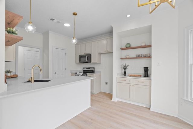 8561 OVERCUP OAKS DR, Cordova, TN 38018