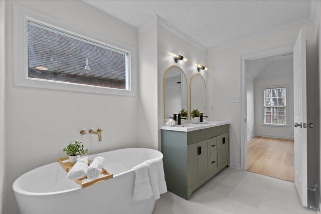 8561 OVERCUP OAKS DR, Cordova, TN 38018