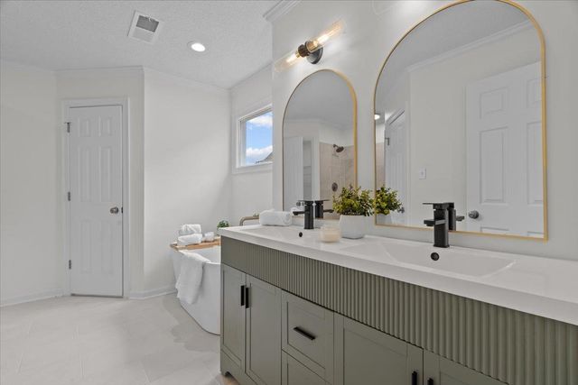 8561 OVERCUP OAKS DR, Cordova, TN 38018