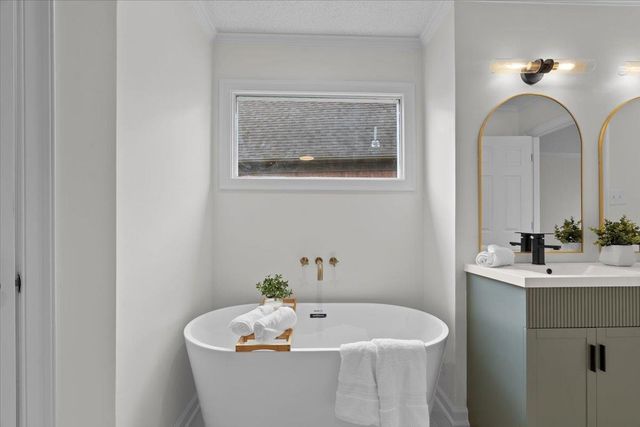 8561 OVERCUP OAKS DR, Cordova, TN 38018