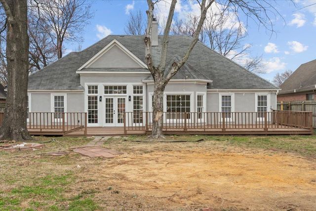 8561 OVERCUP OAKS DR, Cordova, TN 38018