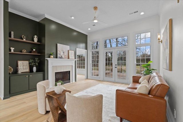 8561 OVERCUP OAKS DR, Cordova, TN 38018