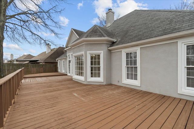 8561 OVERCUP OAKS DR, Cordova, TN 38018