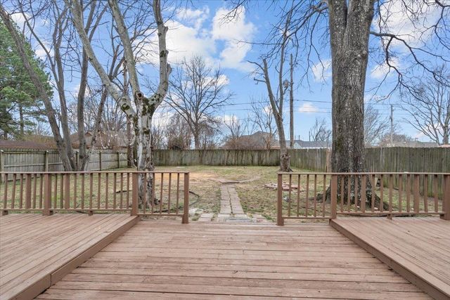 8561 OVERCUP OAKS DR, Cordova, TN 38018