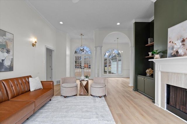 8561 OVERCUP OAKS DR, Cordova, TN 38018