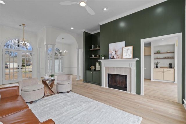 8561 OVERCUP OAKS DR, Cordova, TN 38018