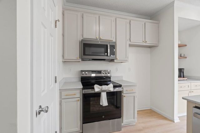 8561 OVERCUP OAKS DR, Cordova, TN 38018