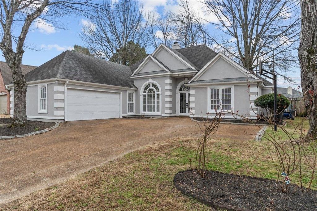 8561 OVERCUP OAKS DR, Cordova, TN 38018