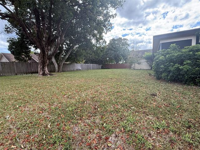 1140 NW 78th Terrace, Plantation, FL 33322