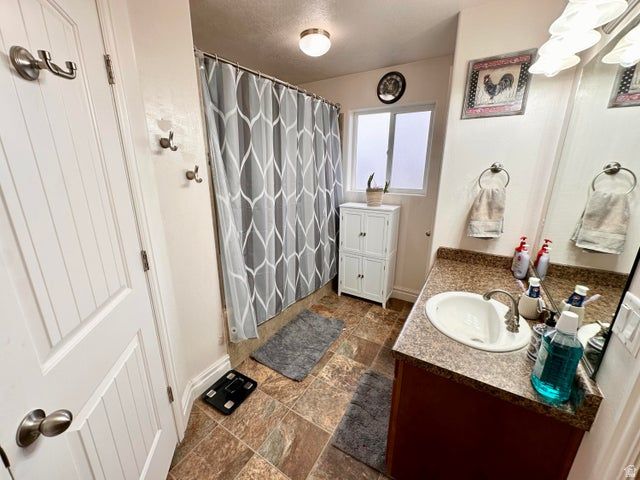 2126 E RAVINE RD, Enoch, UT 84721