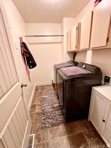 2126 E RAVINE RD, Enoch, UT 84721